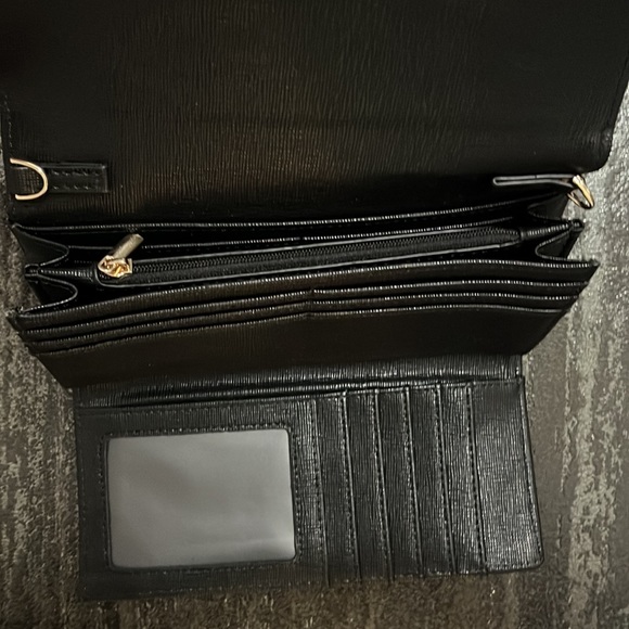 Le Chateau Wallet - Picture 4 of 9